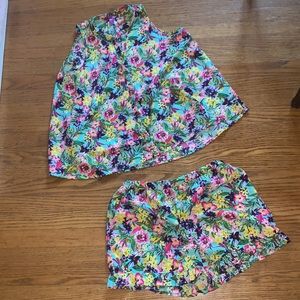 Bloomingdales Aqua Two piece top and shorts girls set